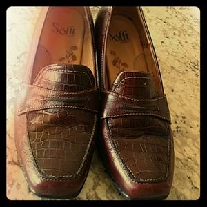9W Sofft brand burgundy shoes